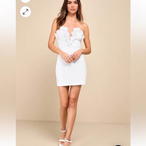 Gorgeous Wonder White 3D Floral Applique Strapless Mini Dress - NWT, small - Picture 1 of 3